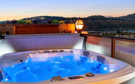 Penthouse Outdoor Jetted Tub